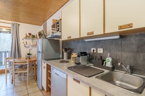 Refrigerador, microondas, lavavajillas, cafetera/tetera