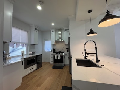 Modern 4BR Home Near Metro & DC's Iconic Sights