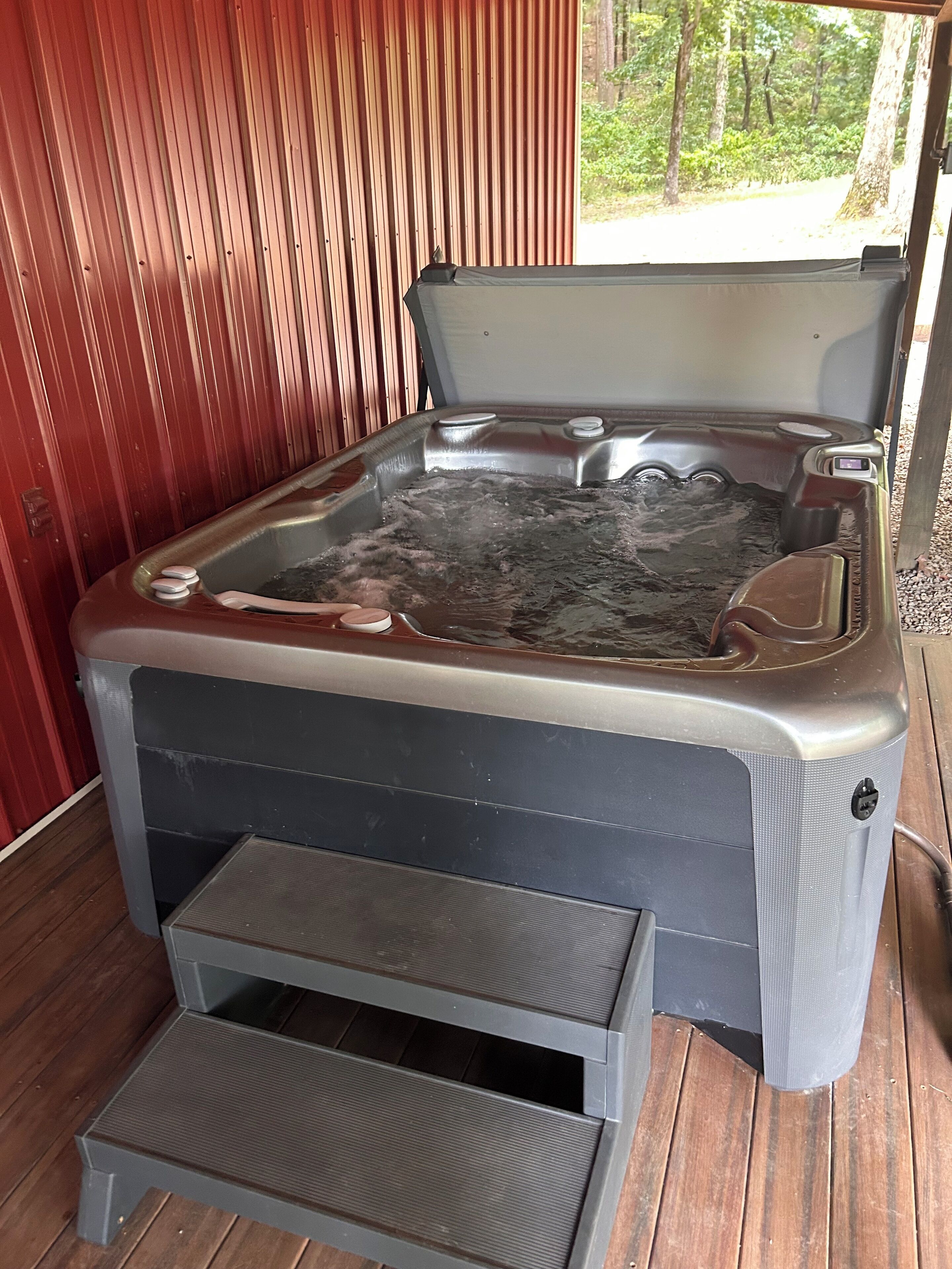 Outdoor spa tub
