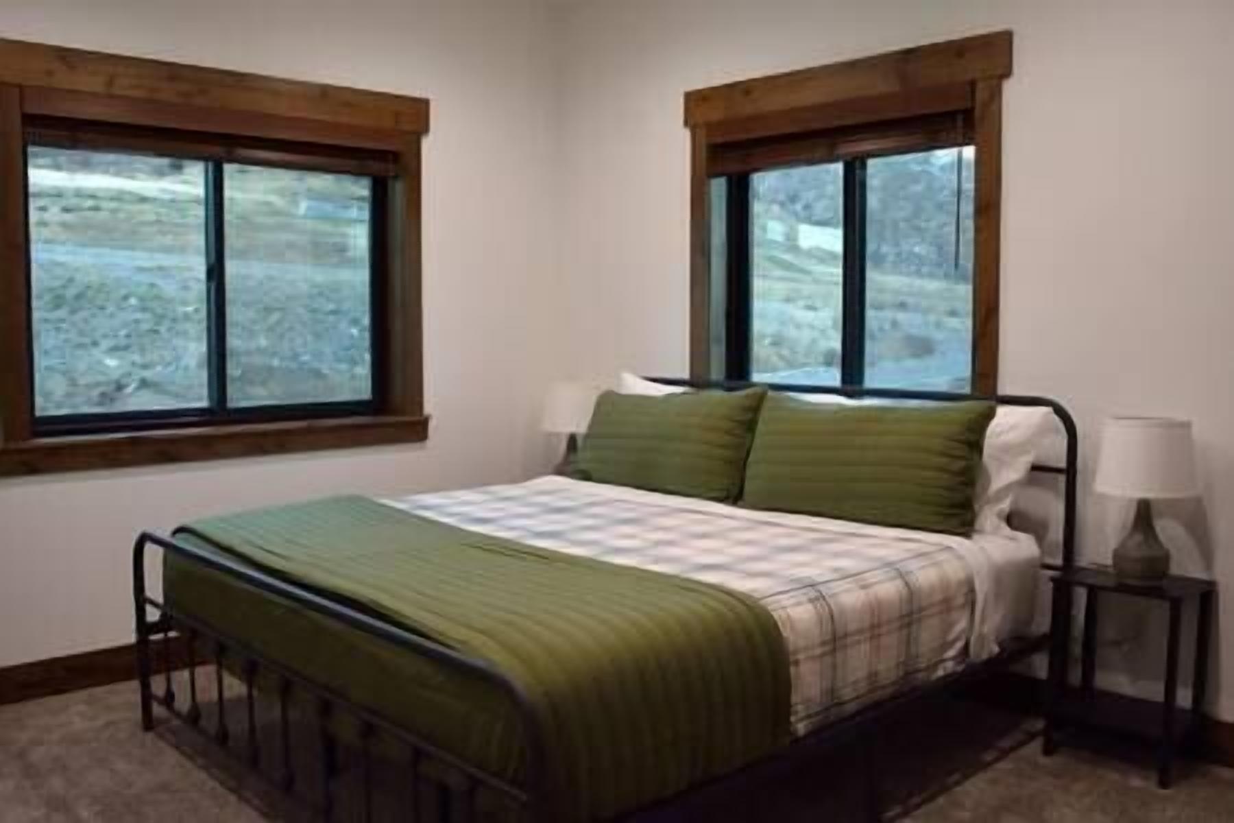 9 habitaciones, tabla de planchar con plancha, cuna de viaje y wifi 