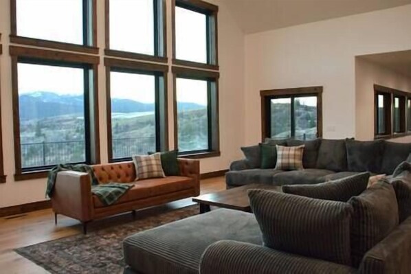 TV, peis og fotballspill