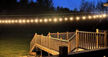 Cozy Crimson Cabin | Chalet w/ Glamping in the Backyard and Retro Theme Kitchen!