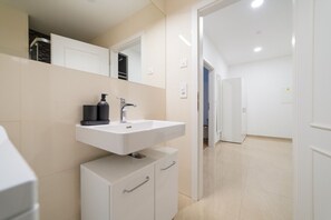 Hair dryer, towels - Palace residence by Rentez (Prague)