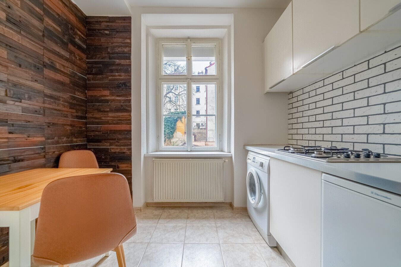 ثلاجة، فرن، موقد طهي مسطح، مستلزمات طهي/أطباق/أوعية