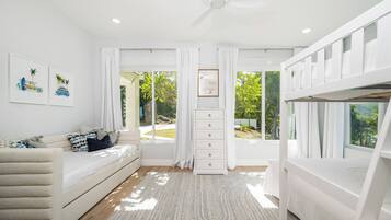 4 quartos, ferros/tábuas de passar roupa, berço de viagem, Wi-Fi