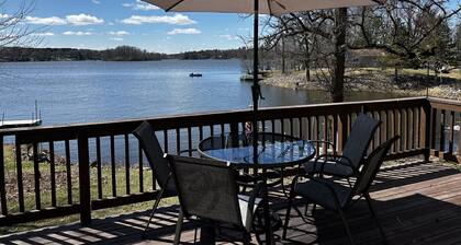 Charming 2-bedroom house with WiFi, AC on Knife Lake in Mora Minnesota.