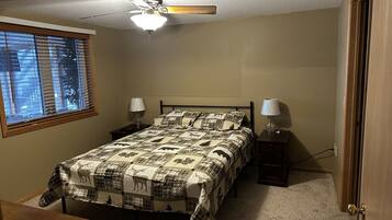 2 bedrooms, iron/ironing board, free WiFi, bed sheets