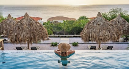 Your own private beach resort: HIGH-END VILLA CASA CAS ABAO