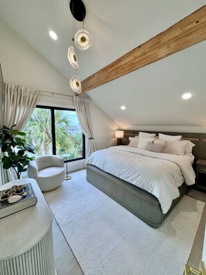 3 habitaciones, tabla de planchar con plancha, wifi y ropa de cama