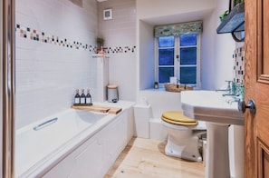 Cottage Mewah, patio, pemandangan sungai | Kamar mandi