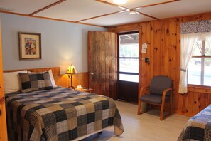 ルーム ベッド (複数台) 禁煙 | WiFi (無料)、ベッドシーツ