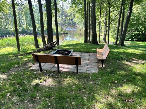 Charming 4-bedroom cottage with fireplace & hot tub