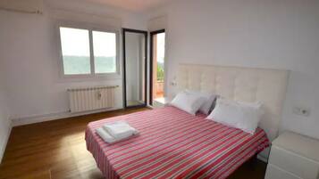 5 chambres, fer et planche à repasser, Wi-Fi