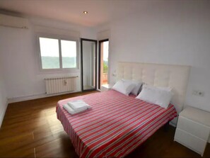 5 chambres, fer et planche à repasser, Wi-Fi