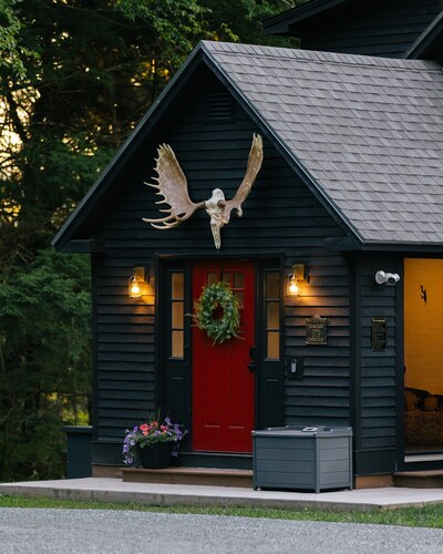 Cozy Winter Cabin | Ski Stowe | Family Friendly I Hot Tub