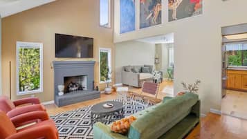 智能电视、桌上足球