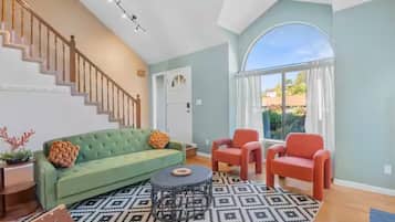 智能电视、桌上足球