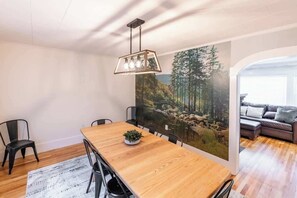 Dining - White Mountain Escape (Littleton)