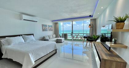 Breathtaking Oceanfront Studio