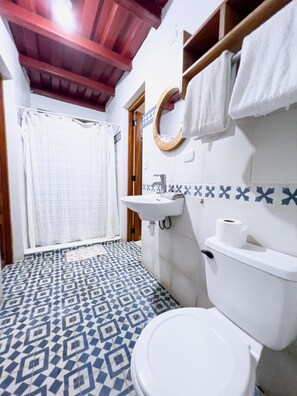 タオル、石鹸、トイレットペーパー