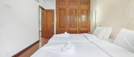 2 slaapkamers, een strijkplank/strijkijzer, wifi, beddengoed