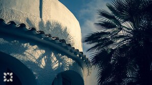 A building with a curved facade and a scalloped edge. - Villa BUENA VIDA by Abahana Villas (Javea / Xàbia)