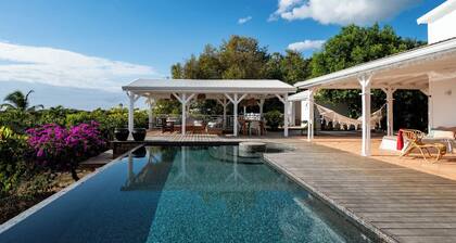 Villa Blanche with magnificent sea views and infinity pool at your disposal