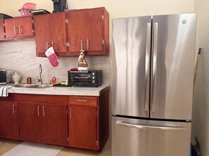 冰箱、微波炉、烤箱、炉灶