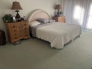 3 bedrooms, iron/ironing board, bed sheets - Welcoming 3 bedroom house with pool in charming Fort Myers (Fort Myers)