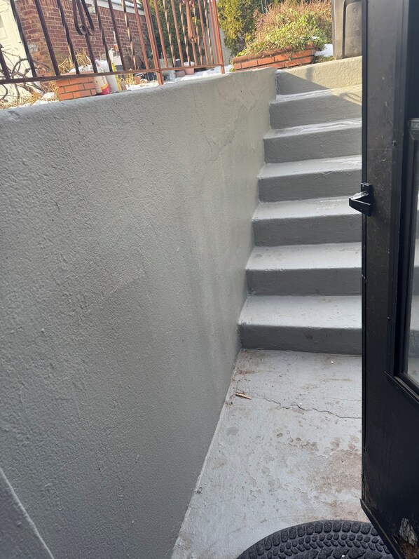 Exterior detail - Fully Furnished Basement Apt with Separate Entrance in quiet neighborhood Queens (Queens)