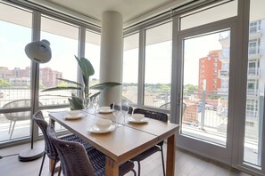 Appartement | Dineren in de kamer