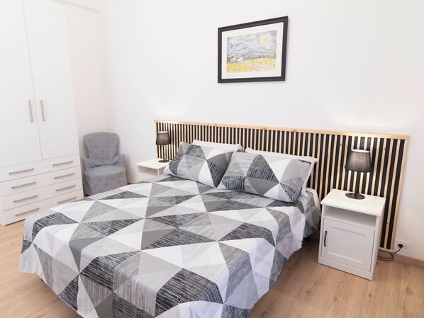 2 bedrooms, iron/ironing board, WiFi, bed sheets