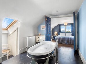 4 bedrooms, iron/ironing board, free WiFi, bed sheets - Suantrai Cottage The Perfect Escape (Cashel)