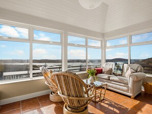 TV, fireplace - Sky Road Lodge- Beautiful Views (Clifden)