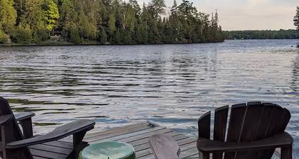 Cozy Four-Season Retreat on Farren Lake
