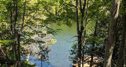 Cozy Four-Season Retreat on Farren Lake