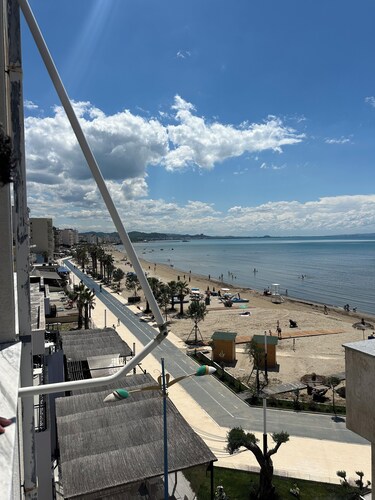 Charming 1-bedroom apartment with WiFi, AC in brilliant Durrës, Plazh