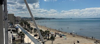 Charming 1-bedroom apartment with WiFi, AC in brilliant Durrës, Plazh