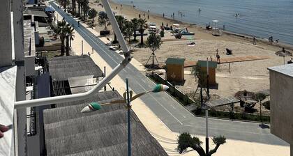 Charming 1-bedroom apartment with WiFi, AC in brilliant Durrës, Plazh