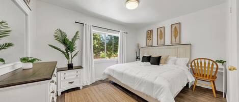 2 slaapkamers, een bureau, een strijkplank/strijkijzer, wifi