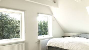 3 bedrooms, free WiFi, bed sheets