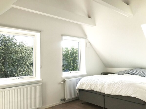 3 bedrooms, free WiFi, bed sheets