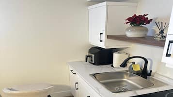 Fridge, microwave, stovetop, coffee/tea maker
