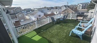 Charming 3-bedroom house in Lavallette with WiFi and AC.