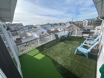 Charming 3-bedroom house in Lavallette with WiFi and AC.