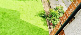 Glasgow Guest House free 2 car parking 
Free WIFi Main Door House 