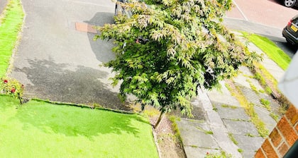 Glasgow Guest House free 2 car parking
Free WIFi Main Door House