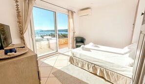 5 bedrooms, iron/ironing board, travel cot, WiFi