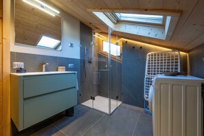 Shower, hair dryer, towels - Casa Rocchetta,  with Dolomiti Mountains view (Cortina d´Ampezzo)