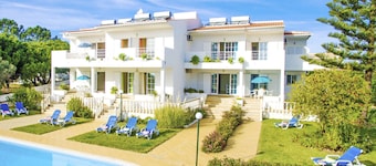 Elegant villa w/ heatable pool and jacuzzi - Galé